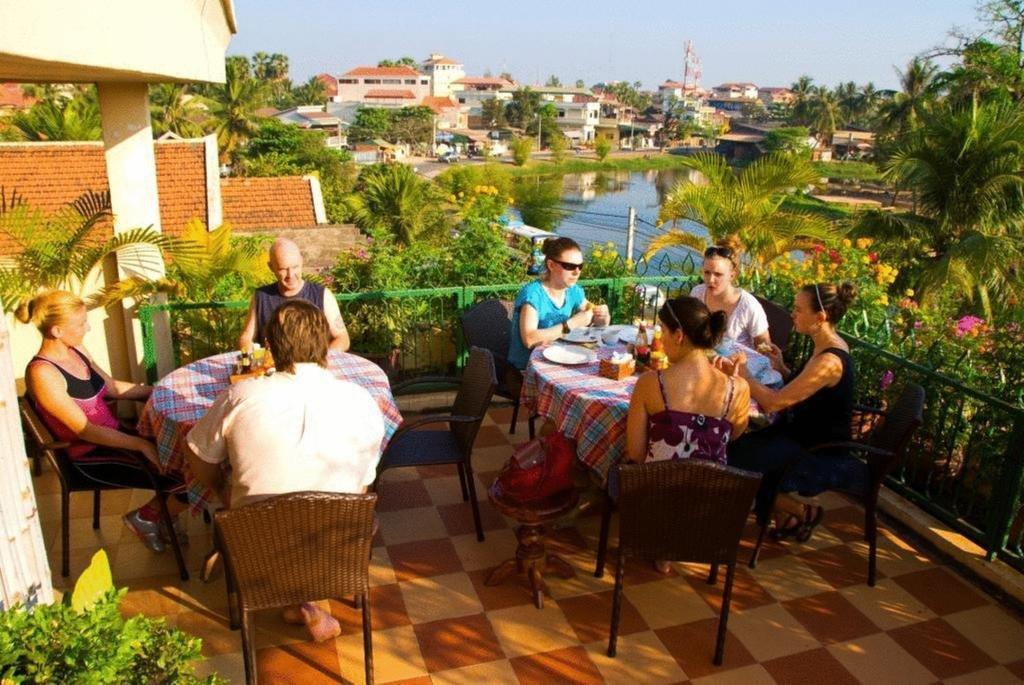Siem Reap Riverside Hotel Buitenkant foto