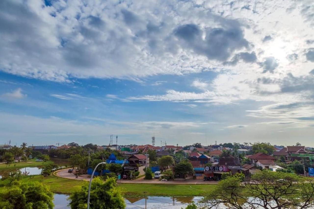 Siem Reap Riverside Hotel Buitenkant foto