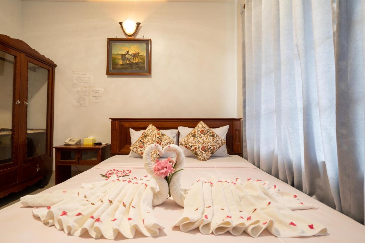 Siem Reap Riverside Hotel Buitenkant foto