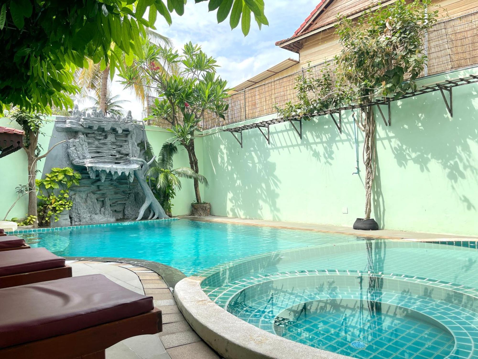 Siem Reap Riverside Hotel Buitenkant foto