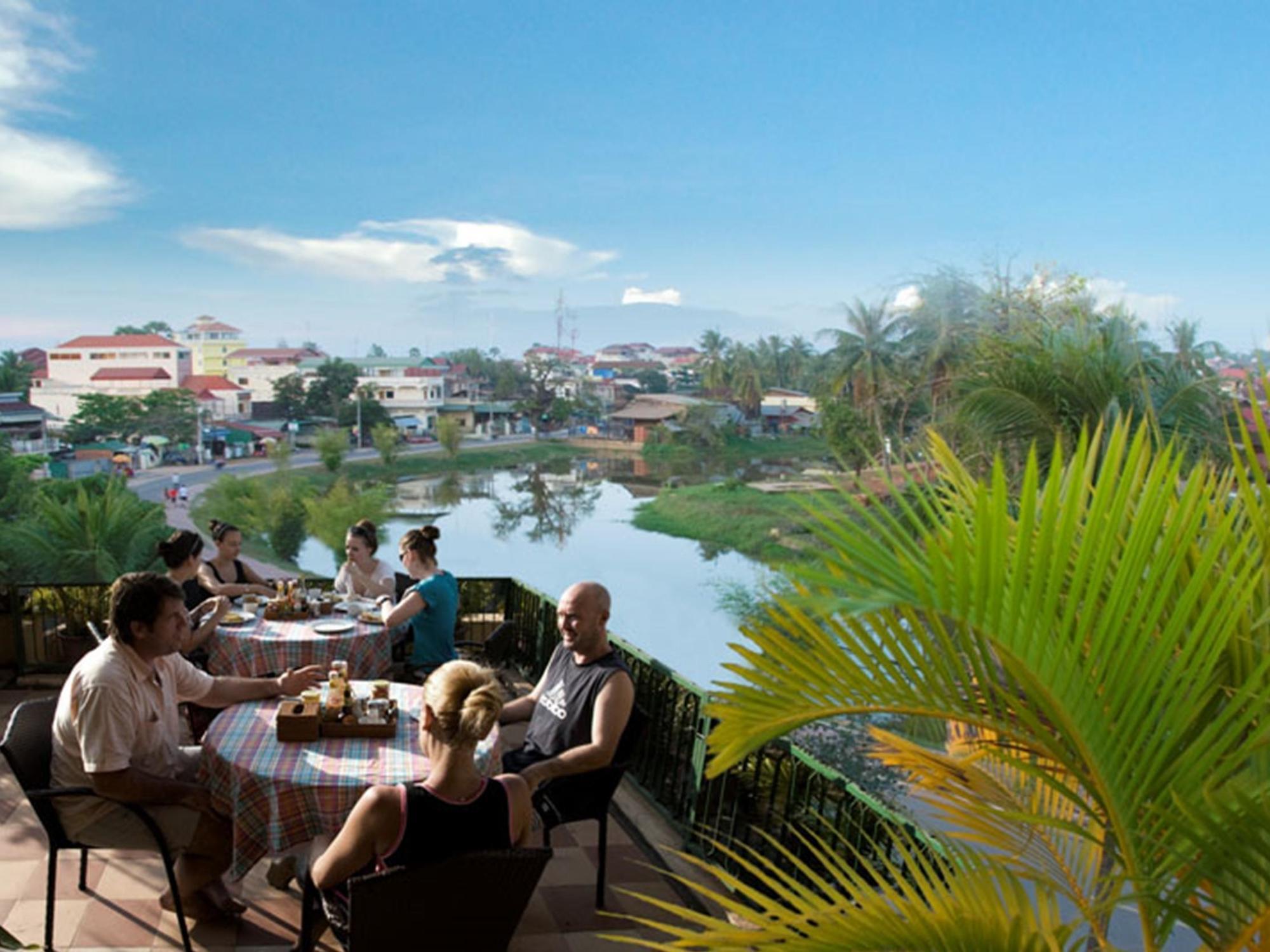 Siem Reap Riverside Hotel Buitenkant foto