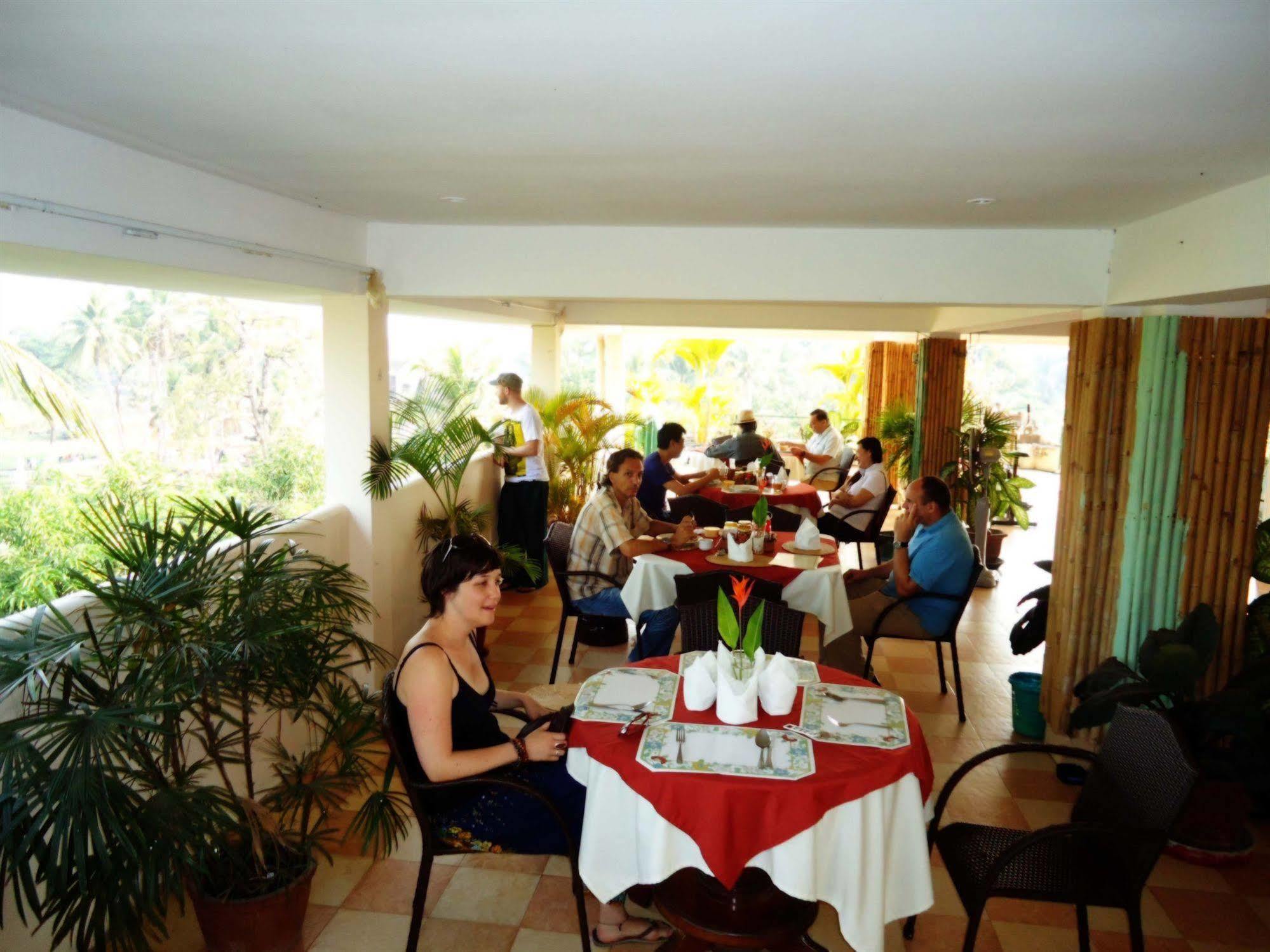 Siem Reap Riverside Hotel Buitenkant foto