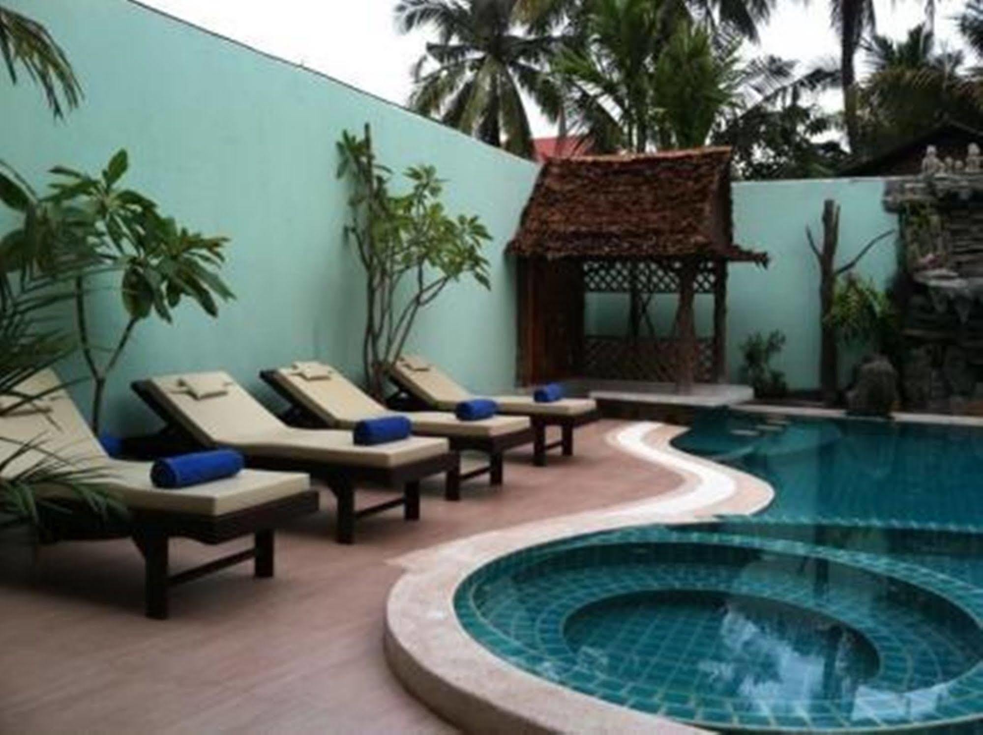 Siem Reap Riverside Hotel Buitenkant foto