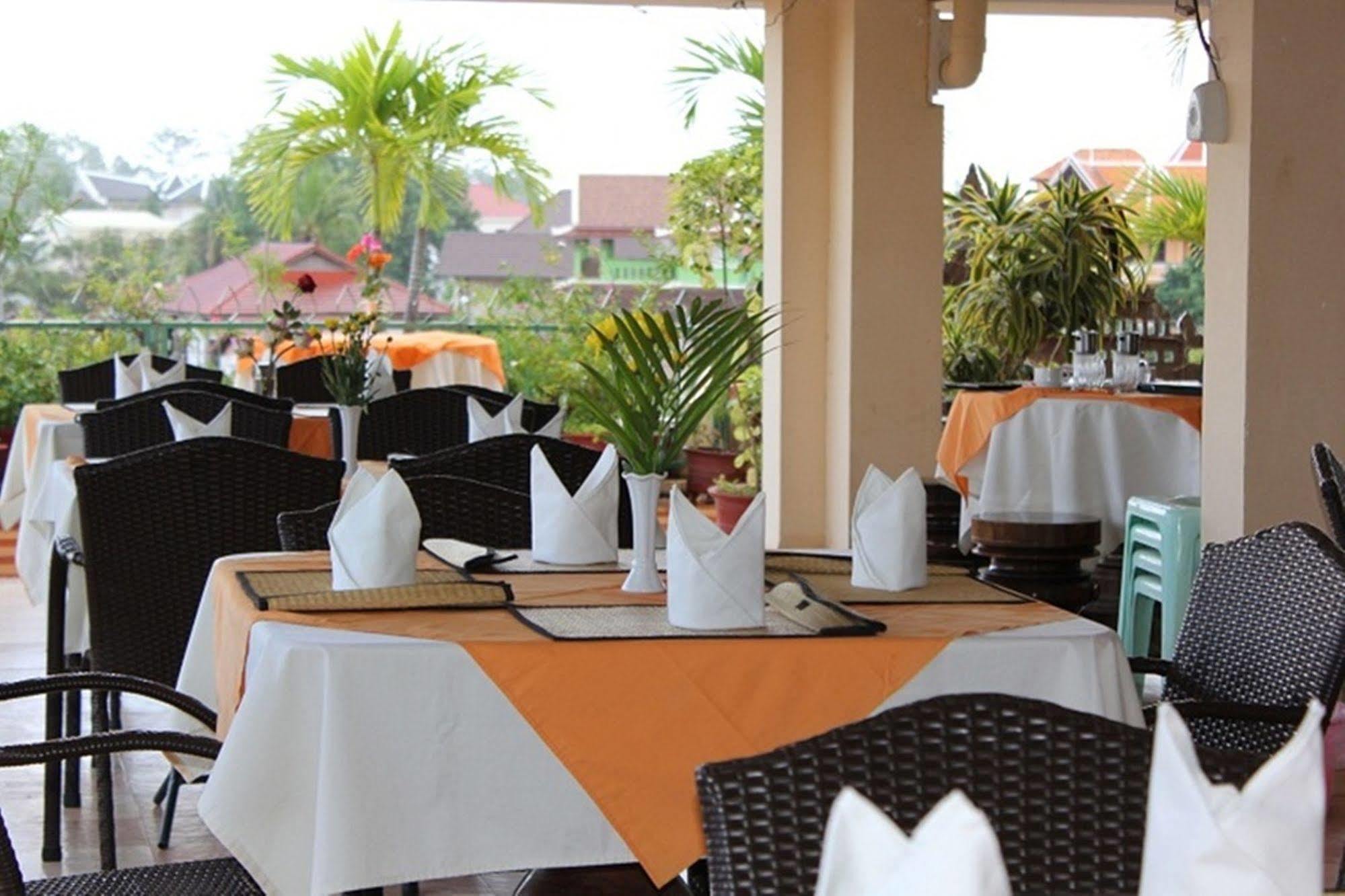Siem Reap Riverside Hotel Buitenkant foto