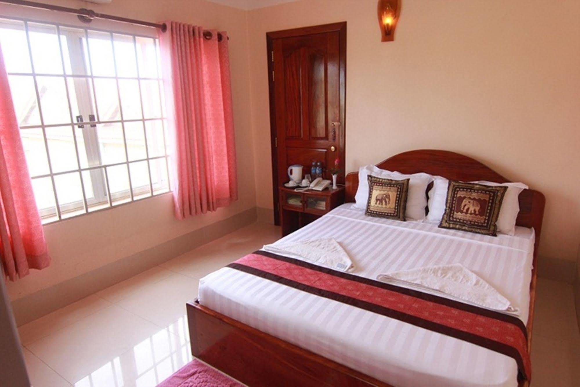 Siem Reap Riverside Hotel Buitenkant foto