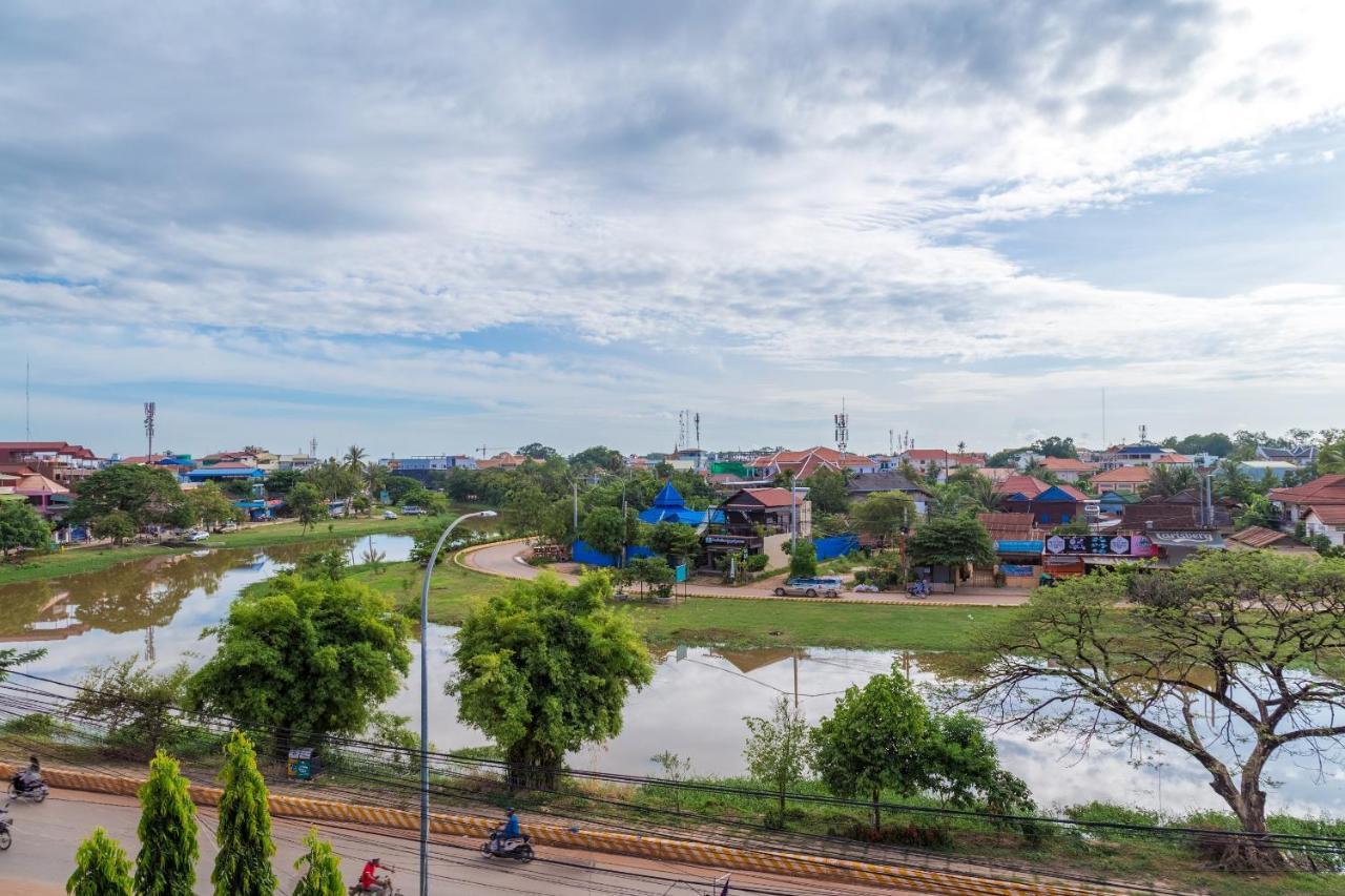 Siem Reap Riverside Hotel Buitenkant foto